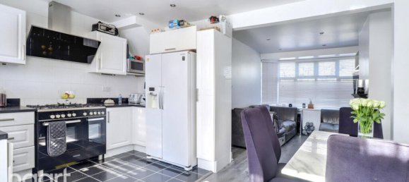 3 bedrooms House in Rainham, United Kingdom No. 4836 2