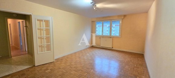 3 bedrooms Apartment in Bourges, France No. 79996 5