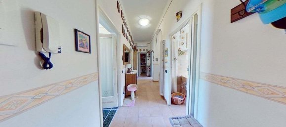 Apartamento de 4 habitaciónes en La Spezia, Italy No. 275619 3