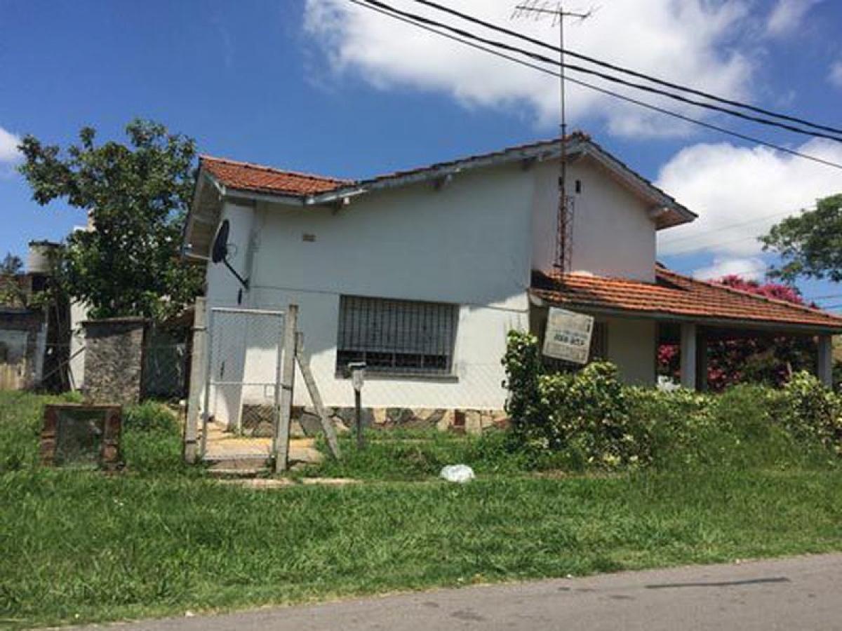 Casa de 2 dormitorios en Berazategui, Argentina No. 52231
