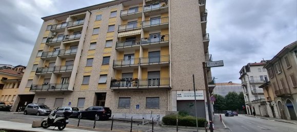 3 Schlafzimmer Wohnung in Varese, Italy, Nr. 312008 5