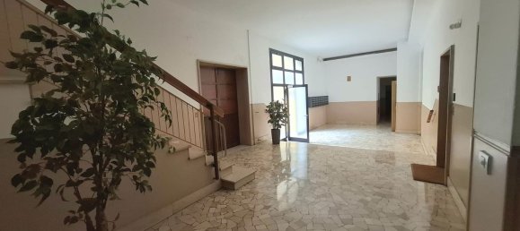 3 Schlafzimmer Wohnung in Varese, Italy, Nr. 312008 20