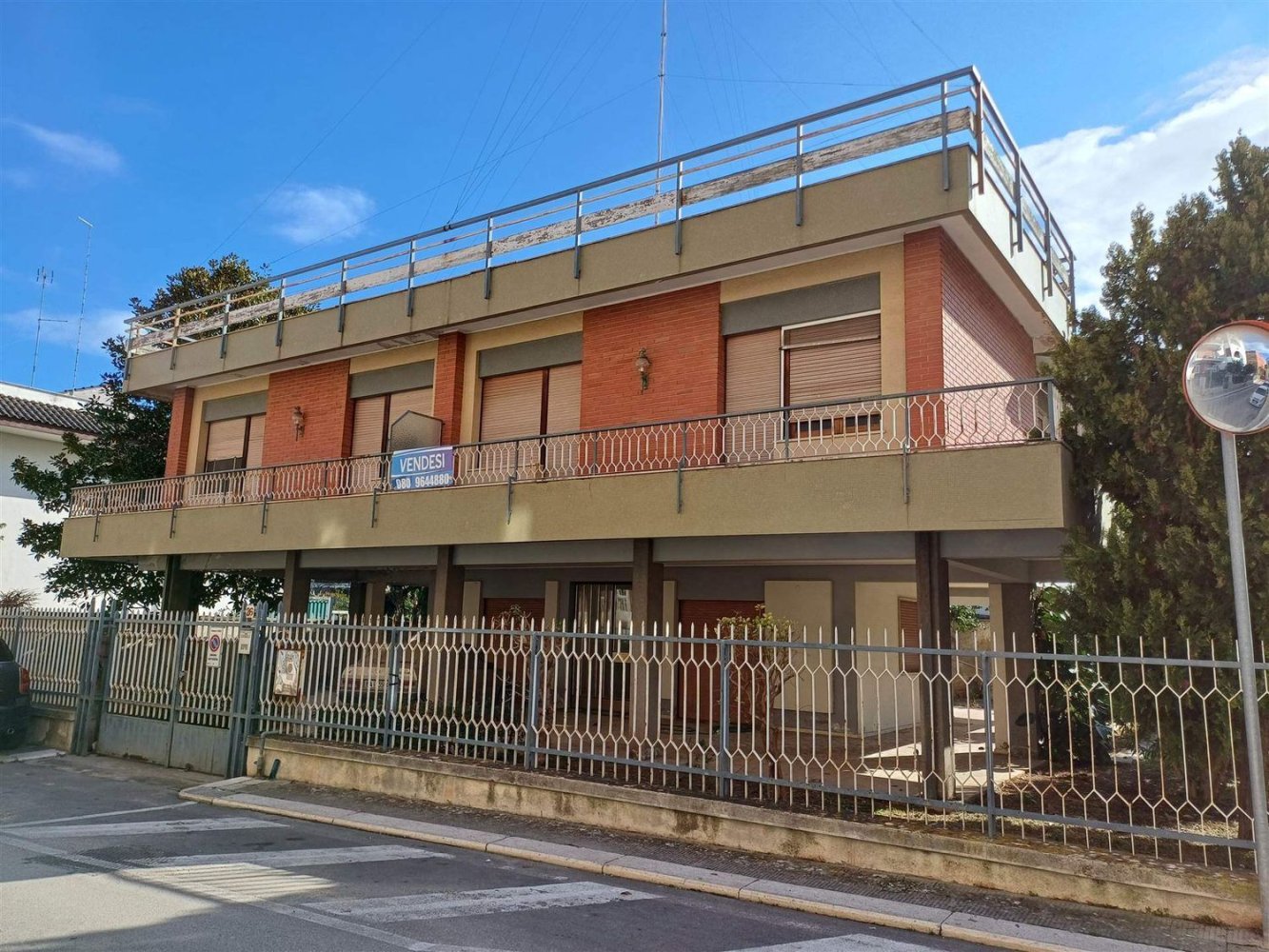 10 rooms Villa in Bari, Italy No. 90351