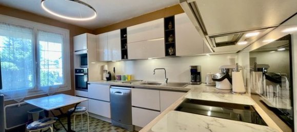 5 bedrooms House in Drancy, France No. 311797 6