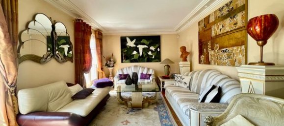 5 bedrooms House in Drancy, France No. 311797 4