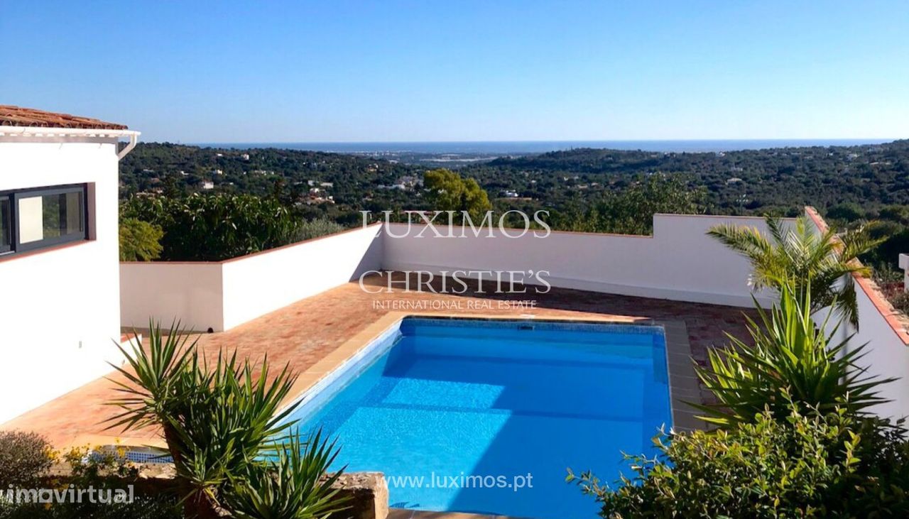 3 bedrooms Villa in Faro, Portugal No. 108110