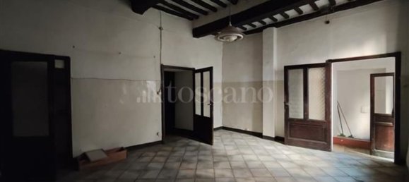 6 rooms House in Montalcino, Italy No. 134987 3