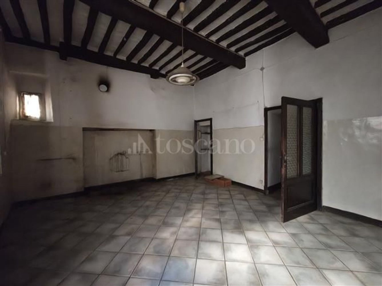 6 rooms House in Montalcino, Italy No. 134987