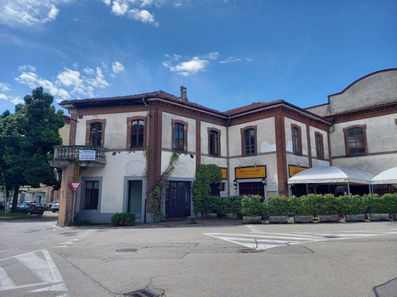 490m² Commercial property in Chieri, Italy No. 352989