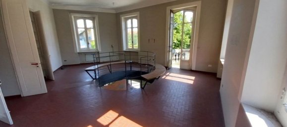 490m² Commercial property in Chieri, Italy No. 352989 2