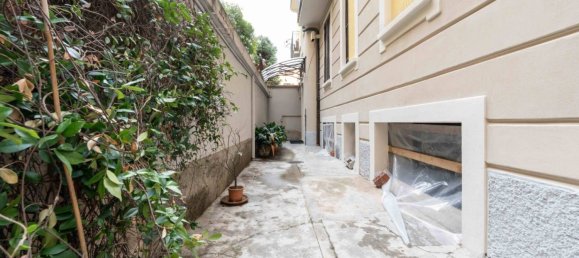 3 bedrooms Apartment in Milan, Italy No. 337409 30