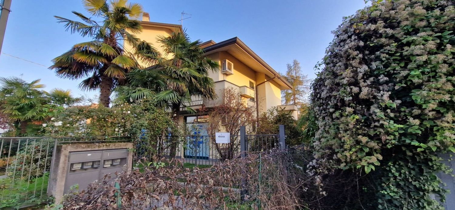 Apartamento de 4 habitaciónes en Vimercate, Italy No. 187599