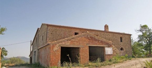 Studio in Torrita di Siena, Italy No. 1470 3