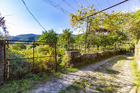 1760m² Land in Ponte da Barca, Portugal No. 70375