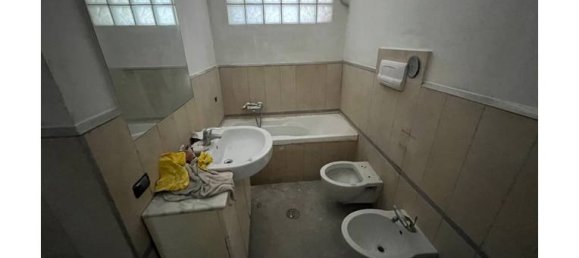 Casa de 4 habitaciónes en Avellino, Italy No. 252969 6