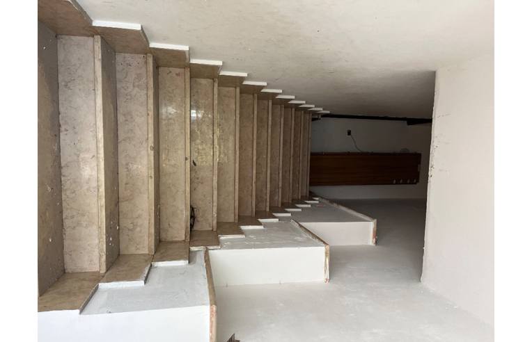 Casa de 4 habitaciónes en Avellino, Italy No. 252969