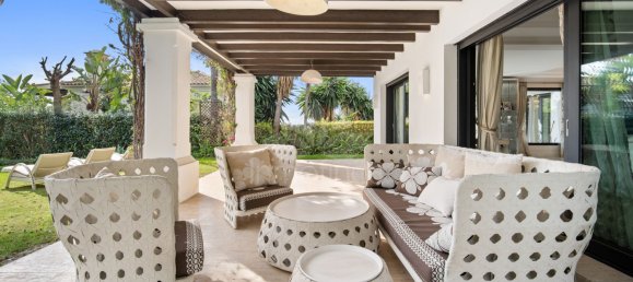 6 bedrooms Villa in Marbella, Spain No. 98933 3
