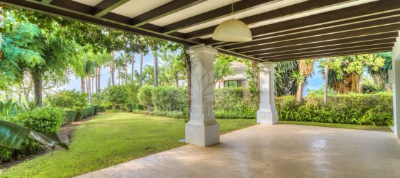 6 bedrooms Villa in Marbella, Spain No. 98933 2