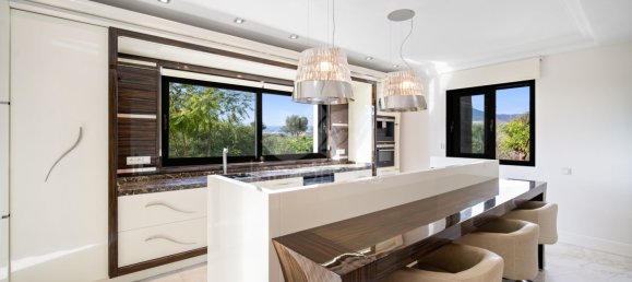 6 bedrooms Villa in Marbella, Spain No. 98933 27