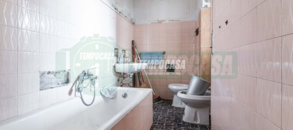 2 غرف نوم شقة في Gerenzano, Italy رقم 348724 2