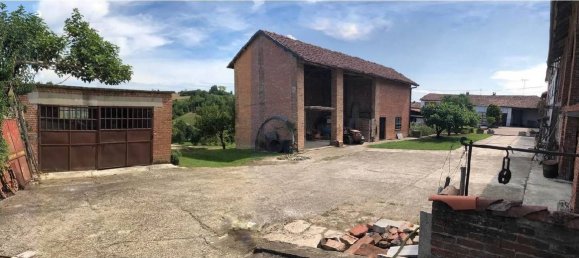 3 bedrooms House in Asti, Italy No. 20333 4