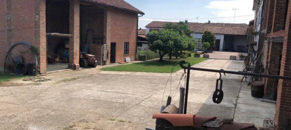 3 bedrooms House in Asti, Italy No. 20333 44