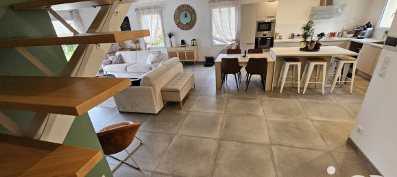 Casa de 3 dormitorios en Saint-Laurent-d'Arce, France No. 101881 4