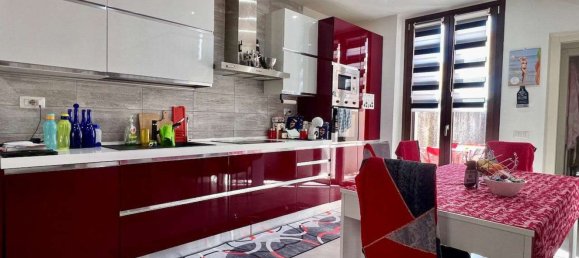 Дом с 5 комнатами в Санджано, Италия № 69180 4