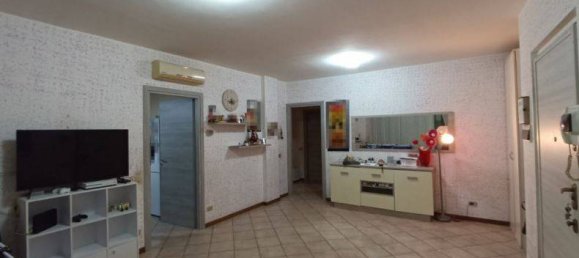2 Schlafzimmer Wohnung in Casorezzo, Italy, Nr. 270207 3