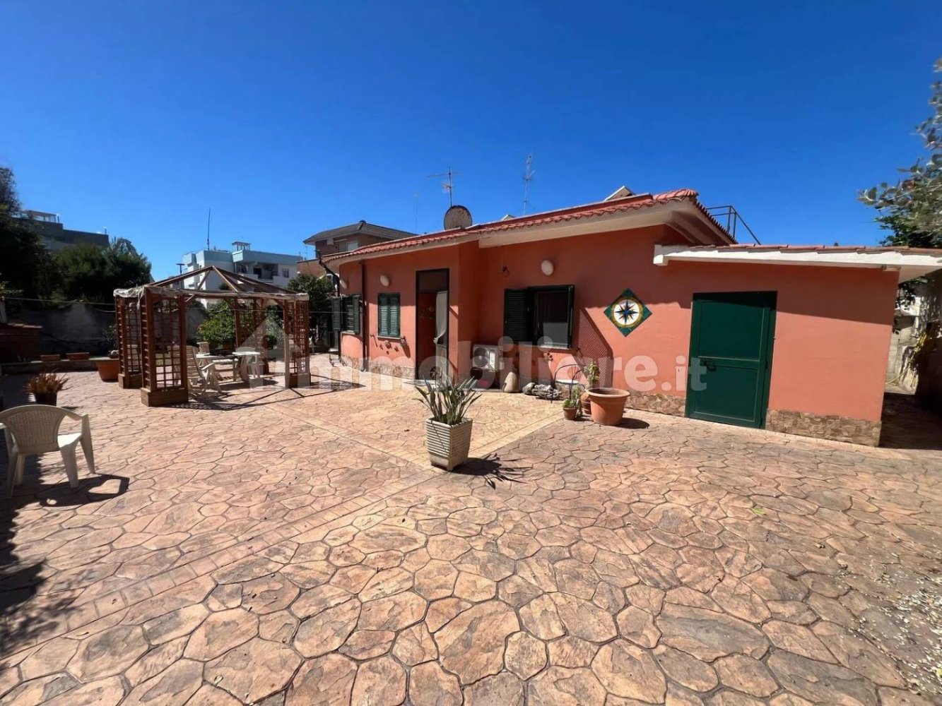 Villa de 5 dormitorios en Anzio, Italy No. 286477