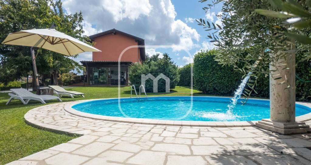 Вилла с 4 спальнями в Сан Чезарео, Италия № 388796