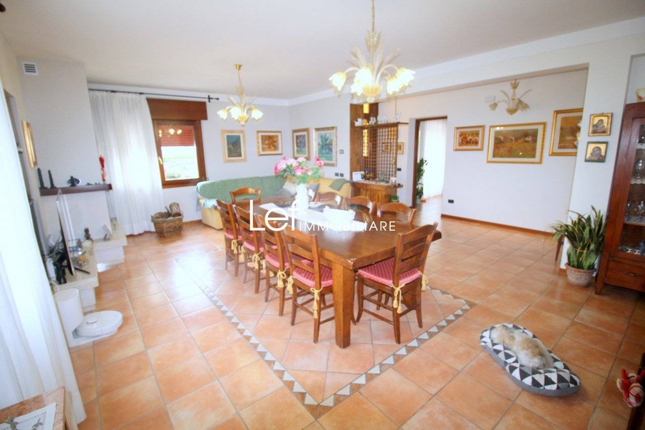 5 bedrooms Villa in Susegana, Italy No. 103065