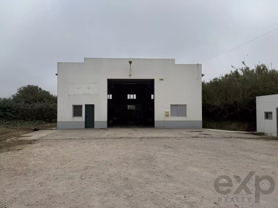176m² Commercial property in Atouguia da Baleia, Portugal No. 269001
