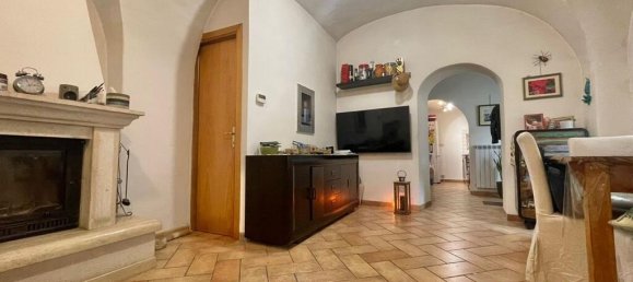 2 bedrooms House in Alvito, Italy No. 56029 5