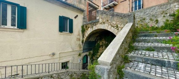 2 bedrooms House in Alvito, Italy No. 56029 16