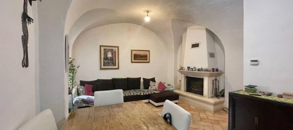 2 bedrooms House in Alvito, Italy No. 56029 4