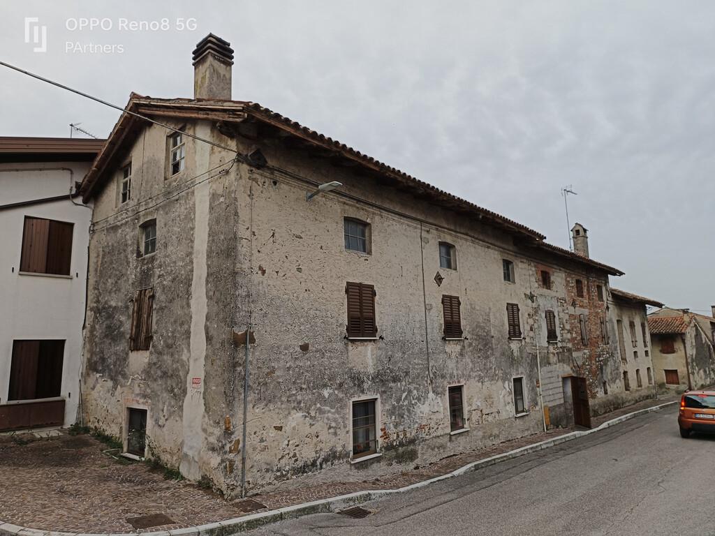 11 rooms House in Udine, Italy No. 21621