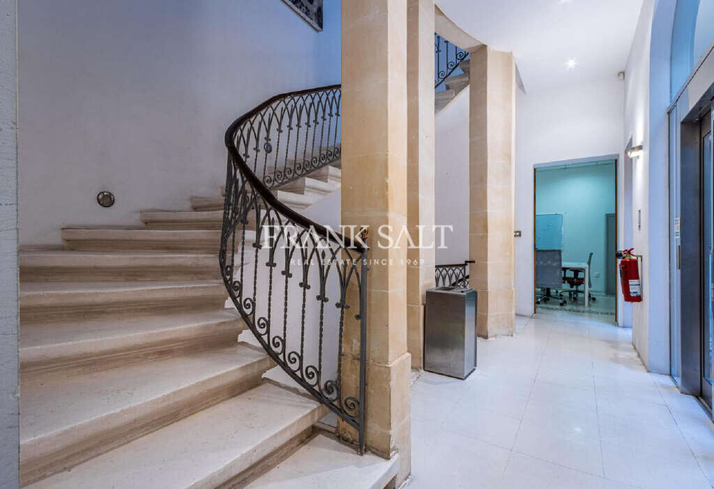 400m² Office in Valletta, Malta No. 12767