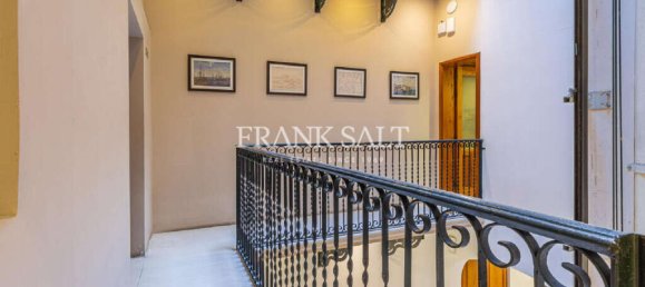 400m² Office in Valletta, Malta No. 12767 2