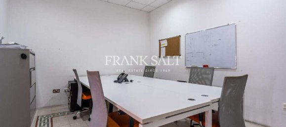400m² Office in Valletta, Malta No. 12767 7
