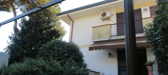 3 rooms Apartment in Camaiore, Italy No. 227382 5
