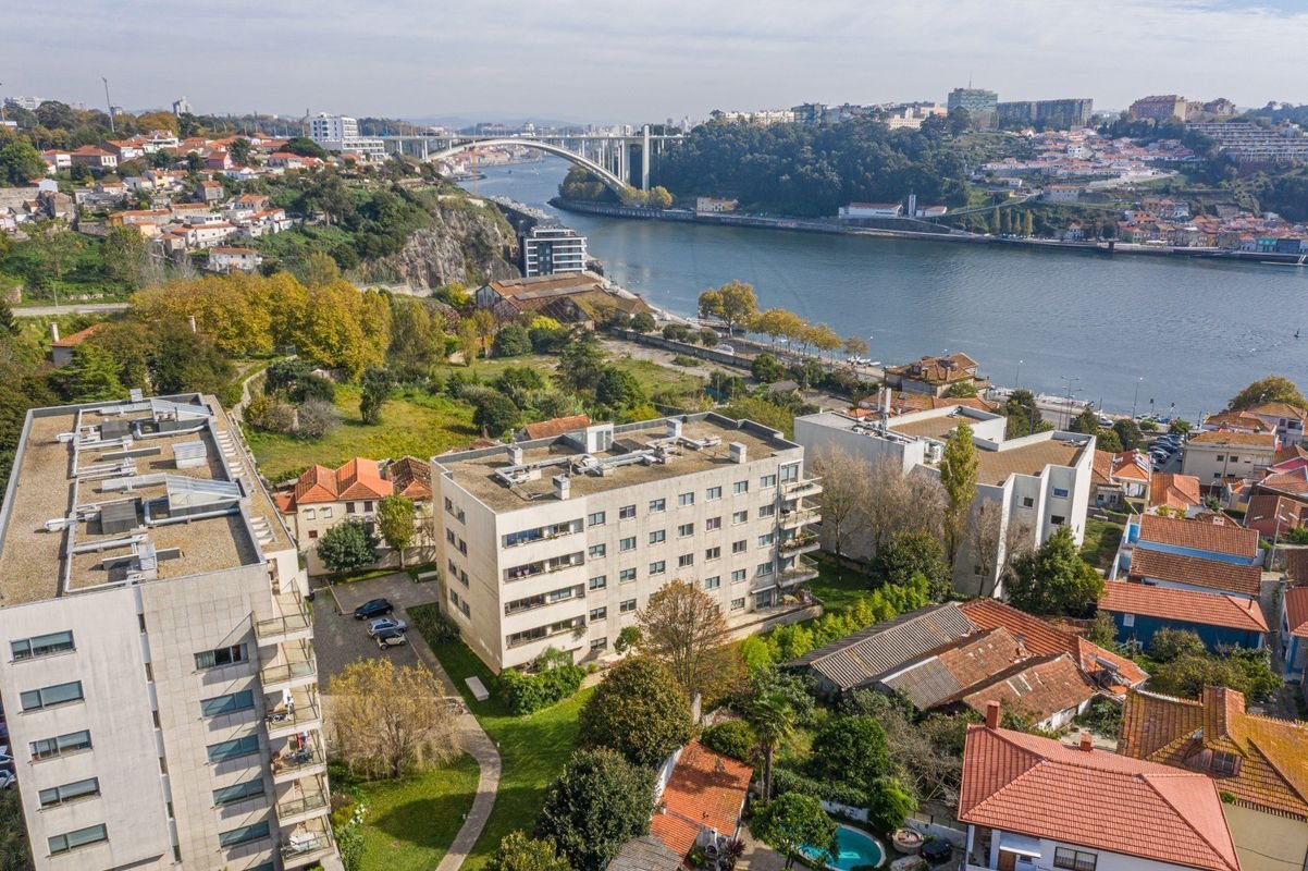 2 bedrooms Apartment in Porto, Portugal No. 140473