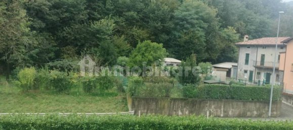 3 bedrooms House in Olginate, Italy No. 12376 6