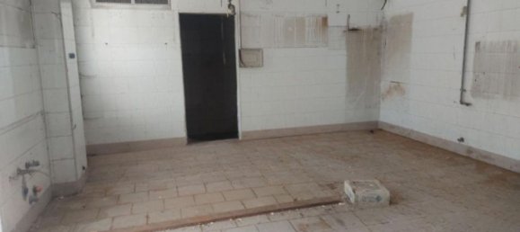 37m² Commercial property in Chivasso, Italy No. 371468 2