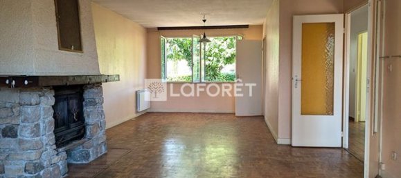 Casa de 4 dormitorios en Saint-Vit, France No. 356507 2