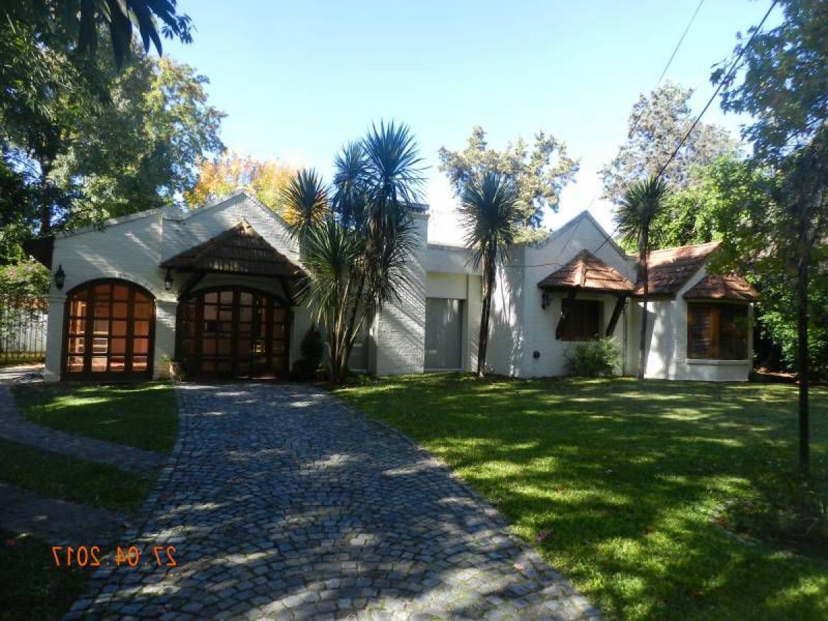 4 bedrooms House in Malvinas Argentinas, Argentina No. 97976