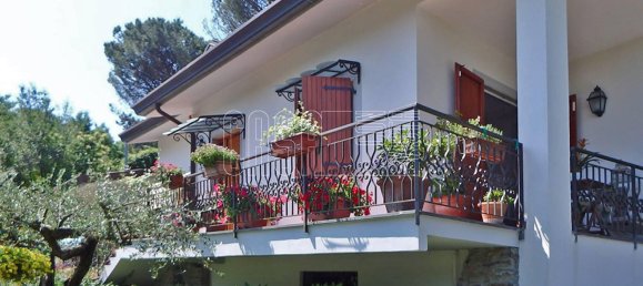 9 bedrooms House in Ameglia, Italy No. 107729 25