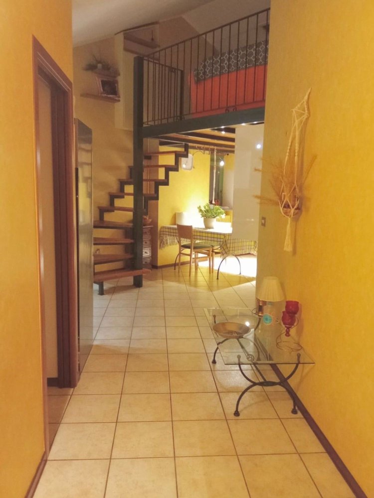 Квартира с 3 комнатами в Гаттинара, Италия № 257118