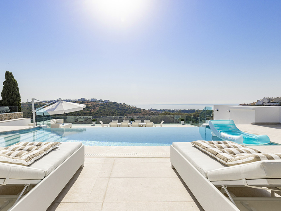 5 bedrooms Villa in Estepona, Spain No. 274241