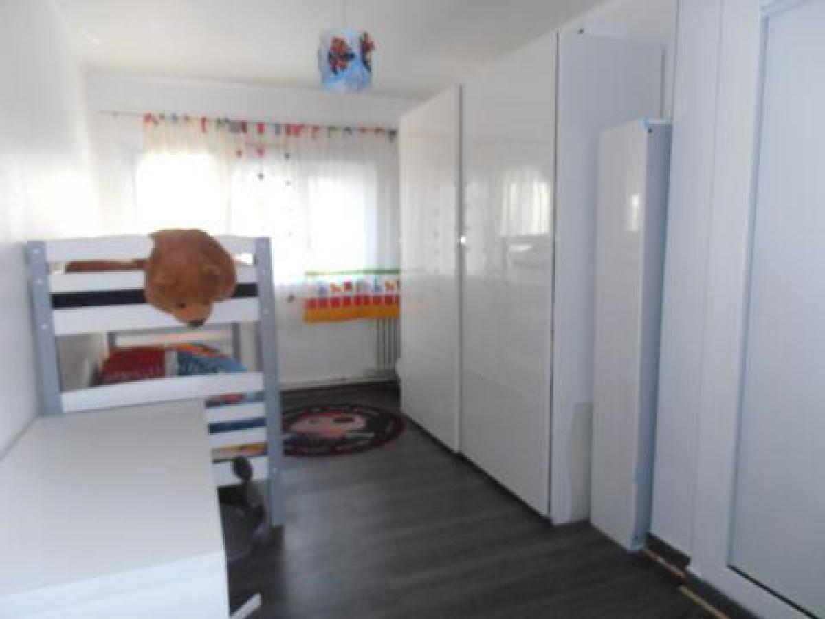 Apartamento de 3 dormitorios en Maubeuge, France No. 33529